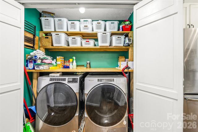 32 W Ashley Place, Etowah, NC 28729