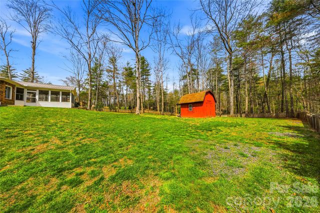 32 W Ashley Place, Etowah, NC 28729