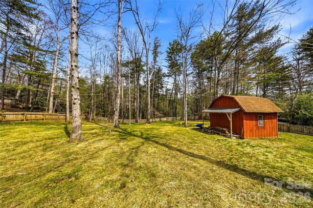 32 W Ashley Place, Etowah, NC 28729