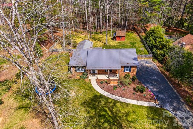 32 W Ashley Place, Etowah, NC 28729