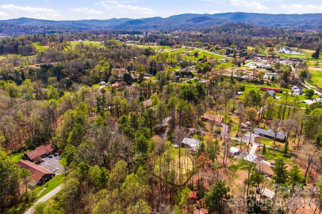 32 W Ashley Place, Etowah, NC 28729