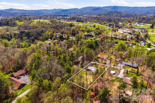 32 W Ashley Place, Etowah, NC 28729