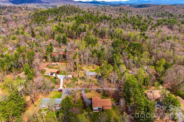 32 W Ashley Place, Etowah, NC 28729