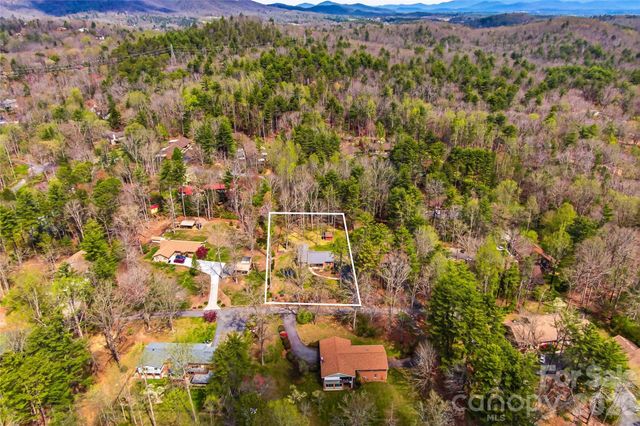 32 W Ashley Place, Etowah, NC 28729