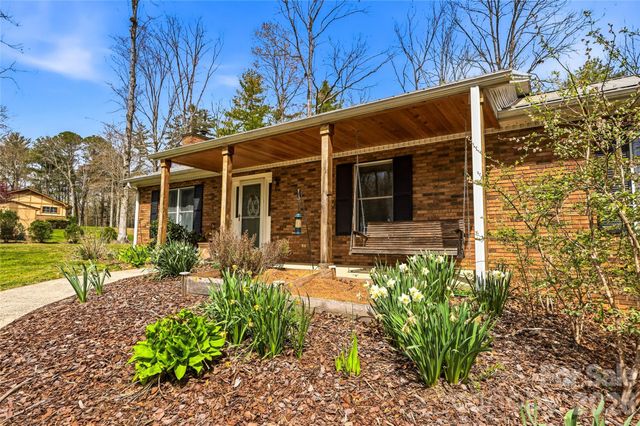 32 W Ashley Place, Etowah, NC 28729