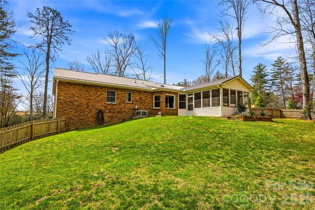 32 W Ashley Place, Etowah, NC 28729