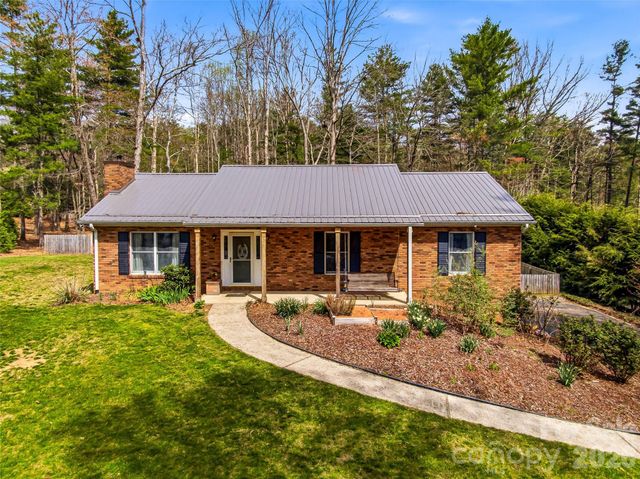 32 W Ashley Place, Etowah, NC 28729