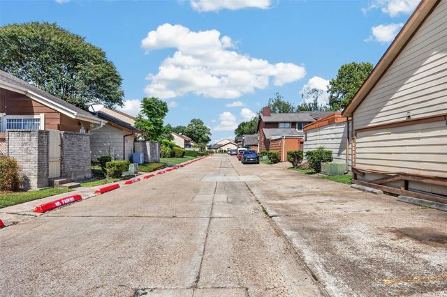 12606 Newbrook Drive, Houston, TX 77072