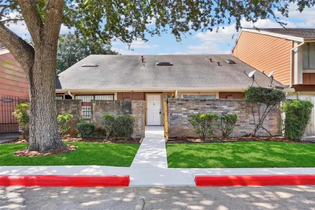 12606 Newbrook Drive, Houston, TX 77072