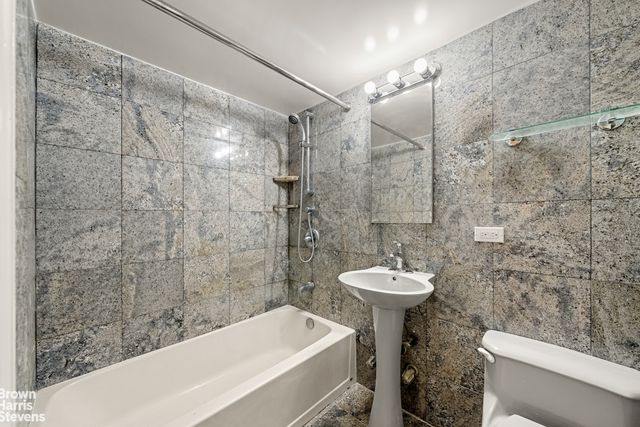 54 W 74th St Apt 210, New York City, NY 10023