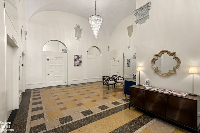 54 W 74th St Apt 210, New York City, NY 10023