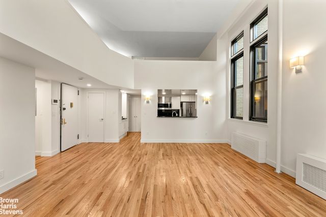 54 W 74th St Apt 210, New York City, NY 10023