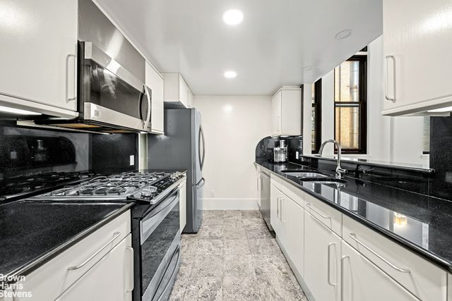 54 W 74th St Apt 210, New York City, NY 10023