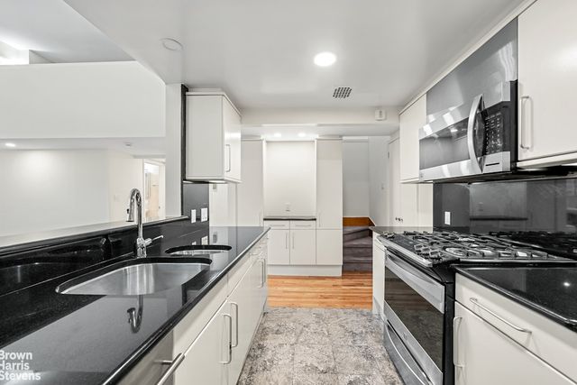 54 W 74th St Apt 210, New York City, NY 10023