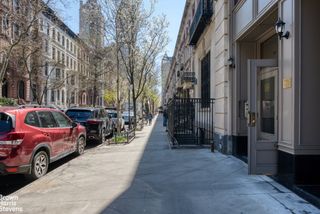 54 W 74th St Apt 210, New York City, NY 10023