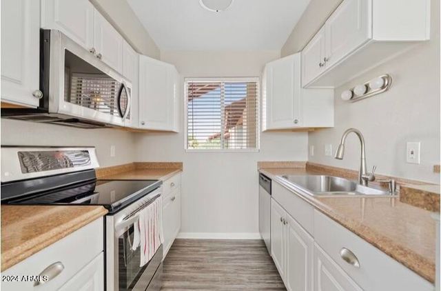 10815 W NORTHERN Avenue 124, Glendale, AZ 85307