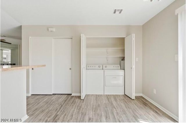 10815 W NORTHERN Avenue 124, Glendale, AZ 85307