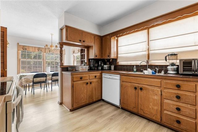 8615 E 89th Street, Kansas City, MO 64138