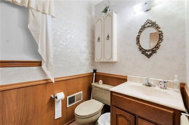 8615 E 89th Street, Kansas City, MO 64138