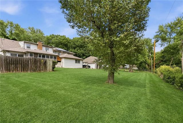 8615 E 89th Street, Kansas City, MO 64138