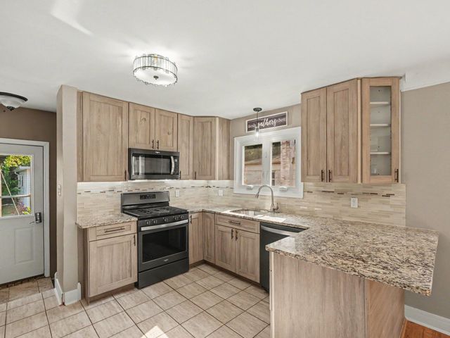 138 Pleasant Ridge Drive, Saline City, MI 48176