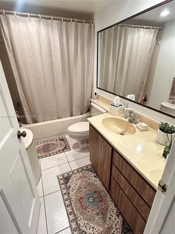 1701 Whitehall Dr 403, Davie, FL 33324