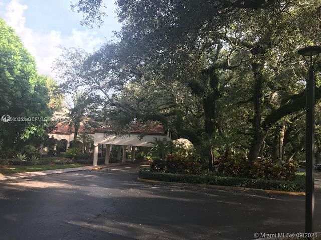 1701 Whitehall Dr 403, Davie, FL 33324