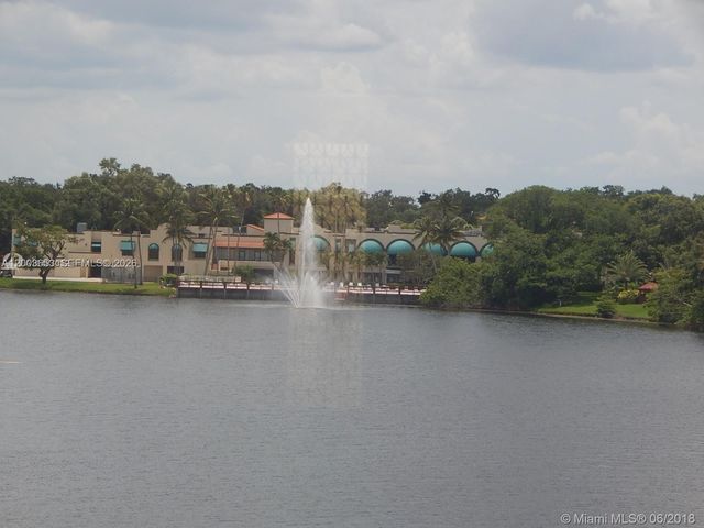 1701 Whitehall Dr 403, Davie, FL 33324