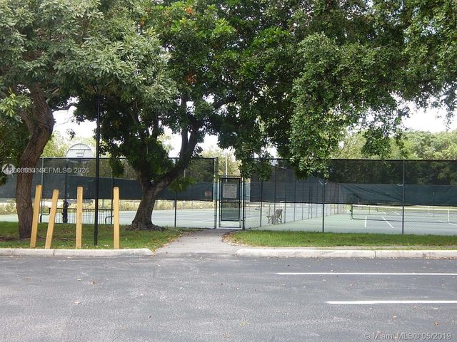 1701 Whitehall Dr 403, Davie, FL 33324