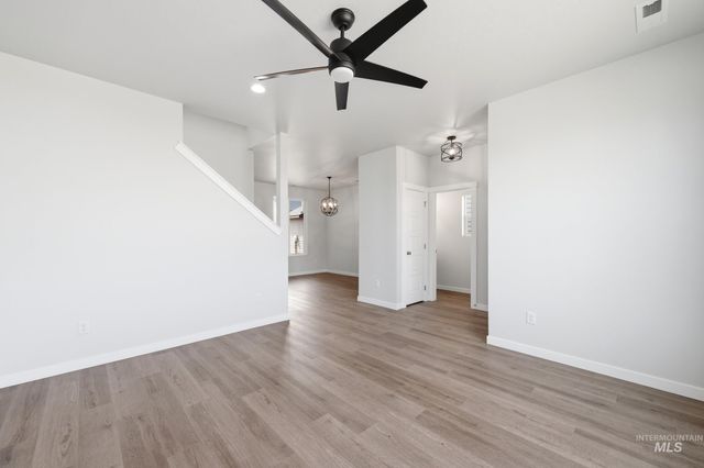 6687 W Fairy Falls Dr, Meridian, ID 83646