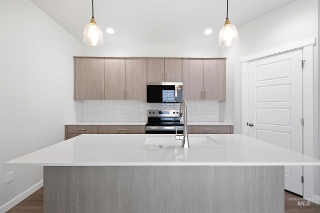 6687 W Fairy Falls Dr, Meridian, ID 83646