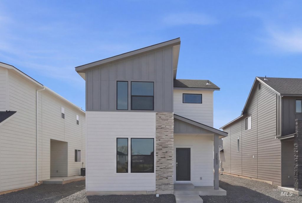 6687 W Fairy Falls Dr, Meridian, ID 83646