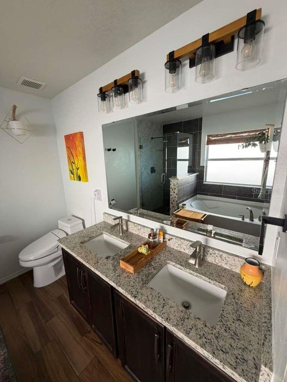 Image 16 of property listing at 2330 PLANTATION OAK DRIVE, Orlando, FL 32824