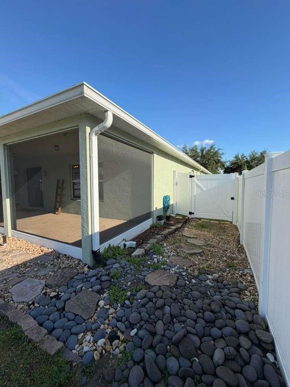 Image 29 of property listing at 2330 PLANTATION OAK DRIVE, Orlando, FL 32824