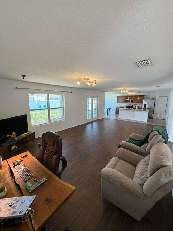 Image 6 of property listing at 2330 PLANTATION OAK DRIVE, Orlando, FL 32824