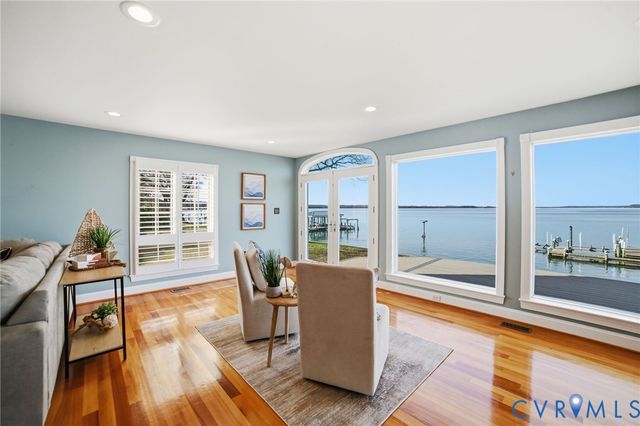 202 W Gwynnfield Rd, Tappahannock, VA 22560