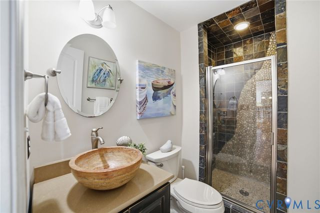 202 W Gwynnfield Rd, Tappahannock, VA 22560