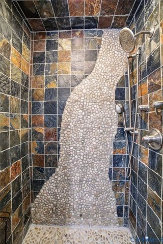 202 W Gwynnfield Rd, Tappahannock, VA 22560