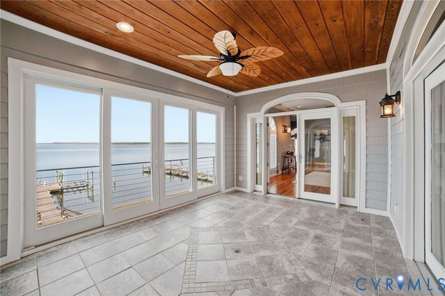 202 W Gwynnfield Rd, Tappahannock, VA 22560