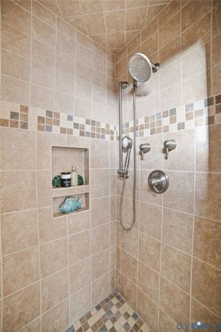 202 W Gwynnfield Rd, Tappahannock, VA 22560