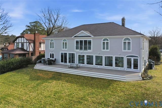 202 W Gwynnfield Rd, Tappahannock, VA 22560