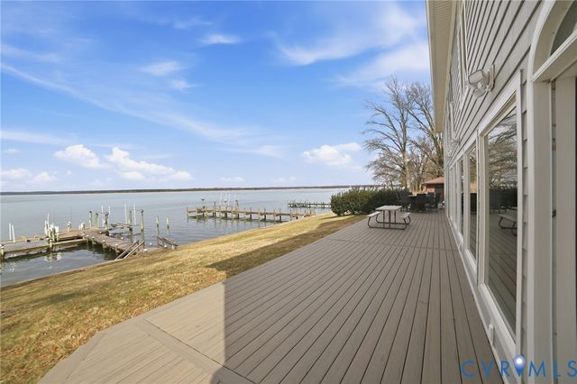 202 W Gwynnfield Rd, Tappahannock, VA 22560