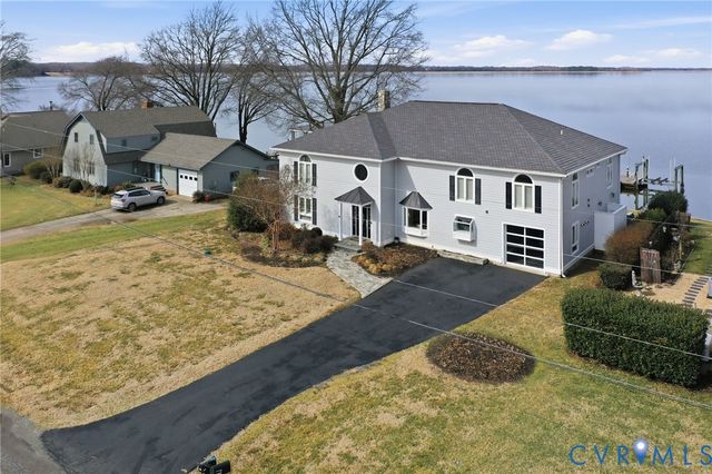 202 W Gwynnfield Rd, Tappahannock, VA 22560