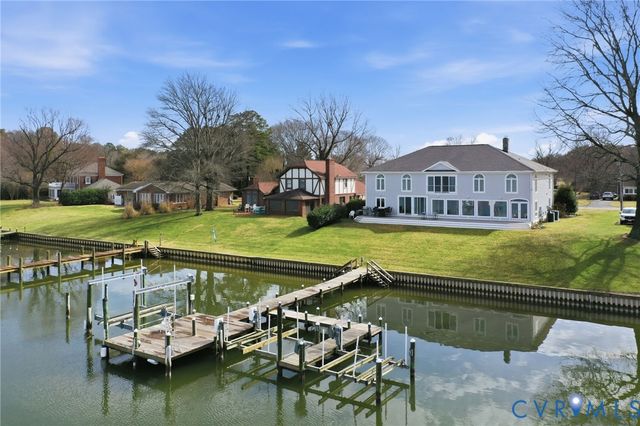 202 W Gwynnfield Rd, Tappahannock, VA 22560