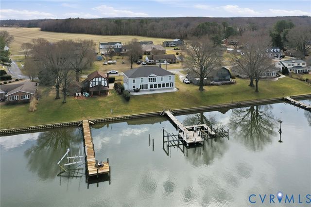 202 W Gwynnfield Rd, Tappahannock, VA 22560