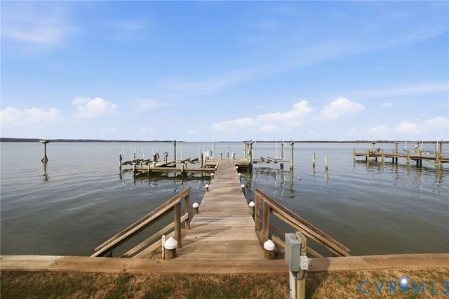 202 W Gwynnfield Rd, Tappahannock, VA 22560