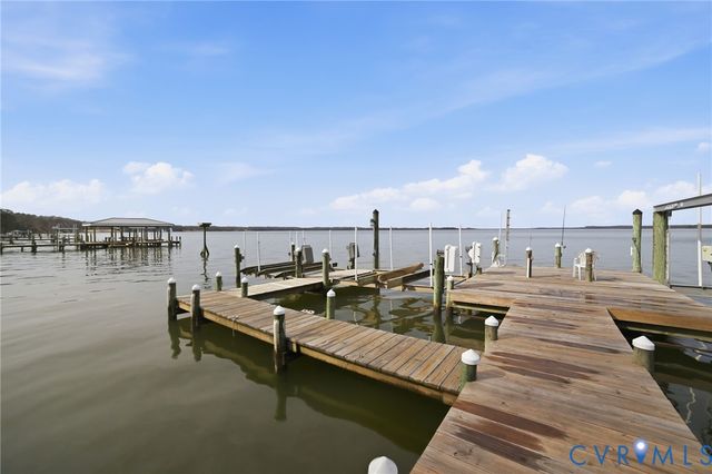 202 W Gwynnfield Rd, Tappahannock, VA 22560