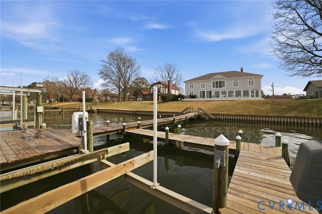 202 W Gwynnfield Rd, Tappahannock, VA 22560