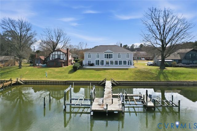 202 W Gwynnfield Rd, Tappahannock, VA 22560