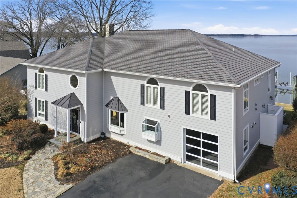 202 W Gwynnfield Rd, Tappahannock, VA 22560